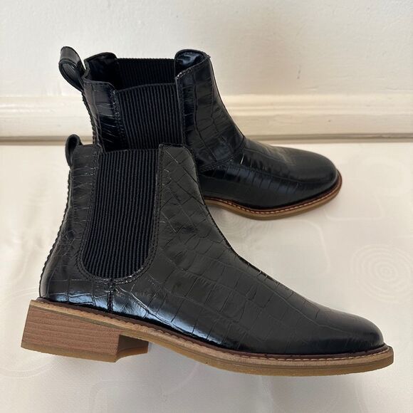 Clark’s Black Crocodile Pattern leather Ankle  Boots size 6 1/5 and 7 1/5 new - Picture 1 of 11